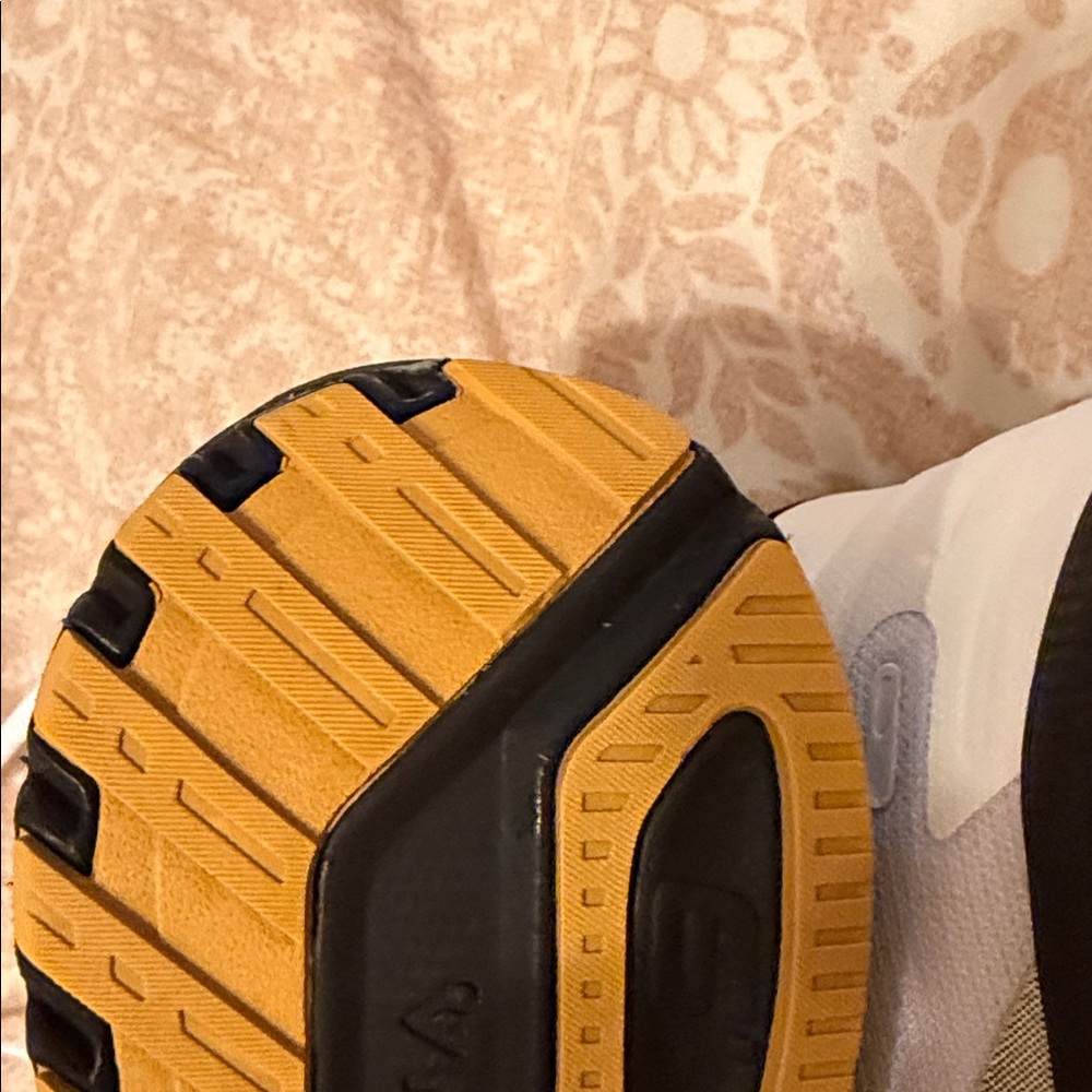 Brooks women’s White and Black Athletic Shoes. Like new condition. Launch 9 - Picture 5 of 7